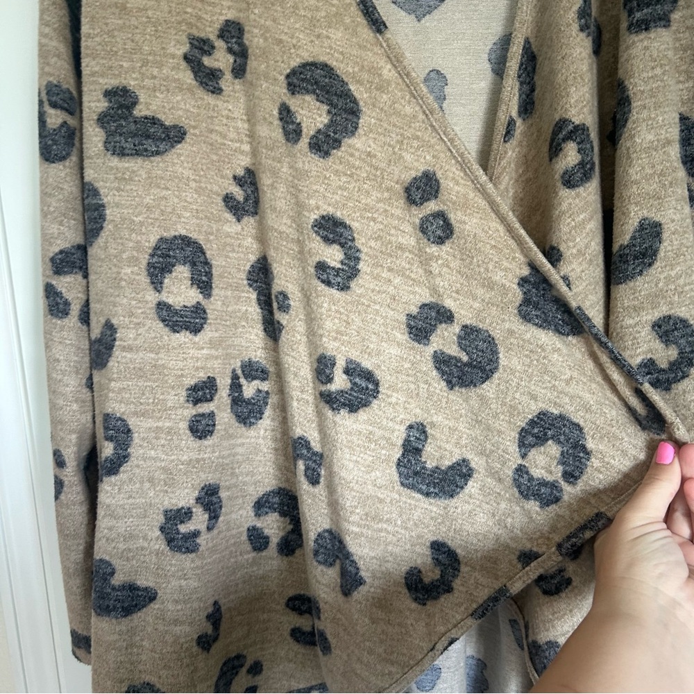 LuLaRoe Women’s Nanette Open Front Leopard Print Cardigan - Size L - Picture 3 of 6